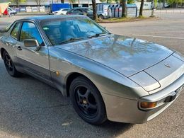 Porsche 944