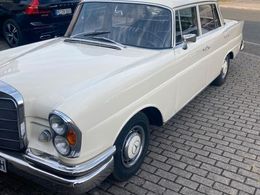 Mercedes 220