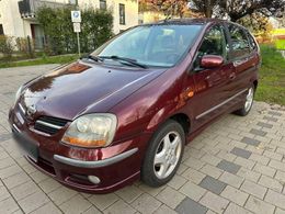 Nissan Almera Tino