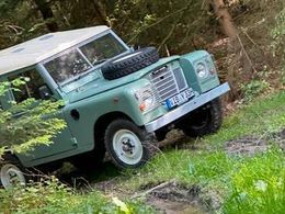 Land Rover 3