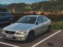 Lexus IS200