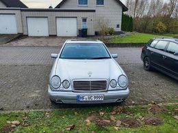 Mercedes E200