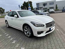 Infiniti Q70