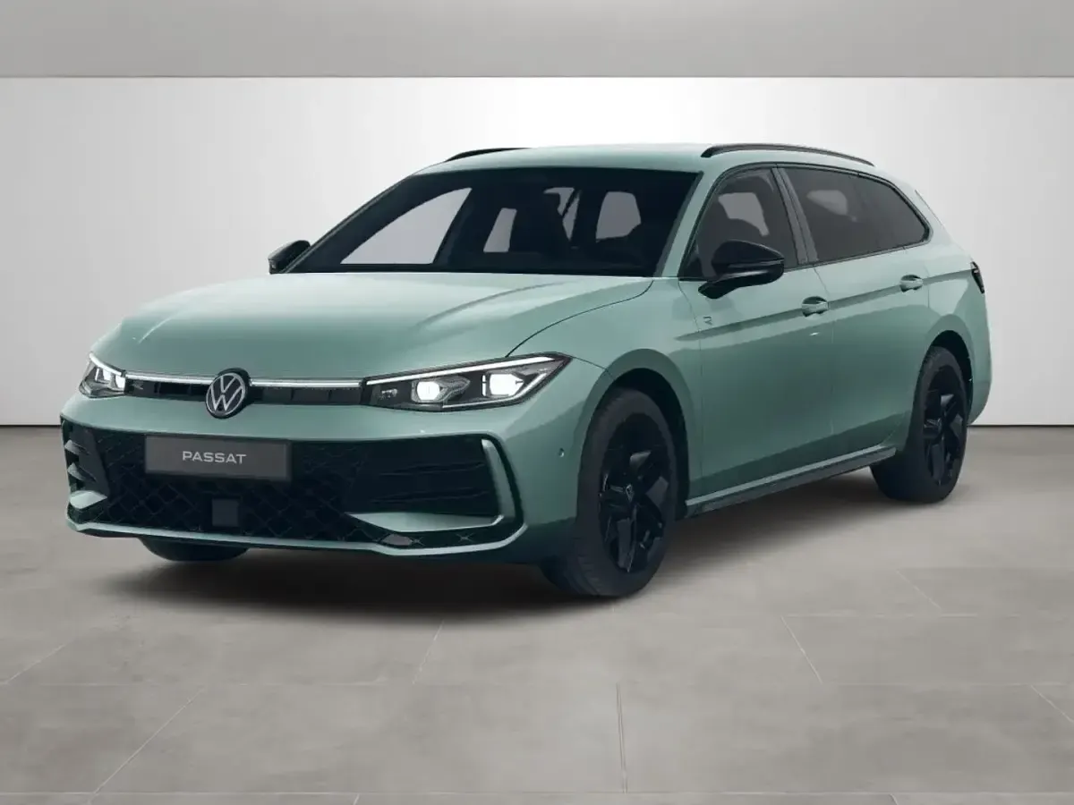 Gebraucht VW Passat R-line 150 PS (110 kW) 2025 Maripositgrün metallic Kombi