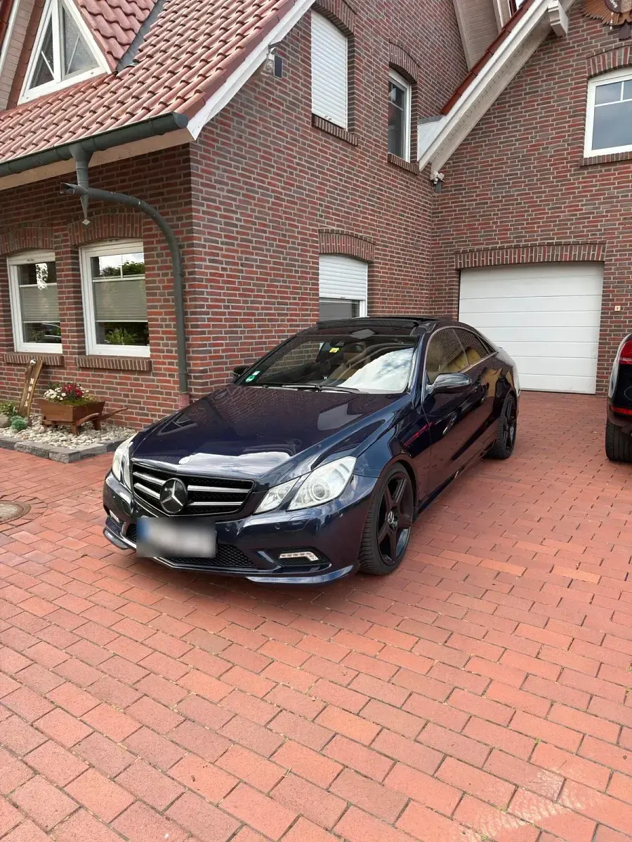 Gebraucht Mercedes E350 AMG 231 PS (169 kW) 2009 Blau Coupé