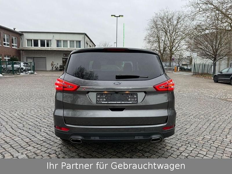 Gebraucht Ford S-MAX Titanium 179 PS (131 kW) 2018 Grau Van / Kleinbus