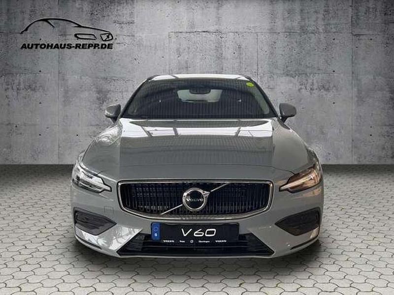 Gebraucht Volvo V60 120 PS (88 kW) 2024 Grau Kombi
