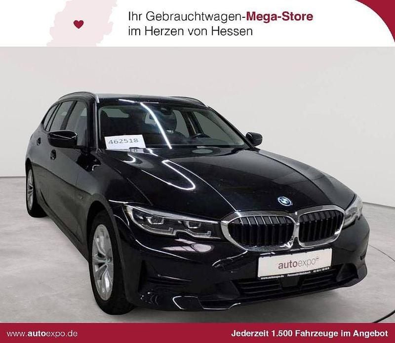 Saphirschwarz metallic Gebraucht 2021 BMW 330e Advantage Kombi | 25.890 € (Guter Preis) - Bild 1/4