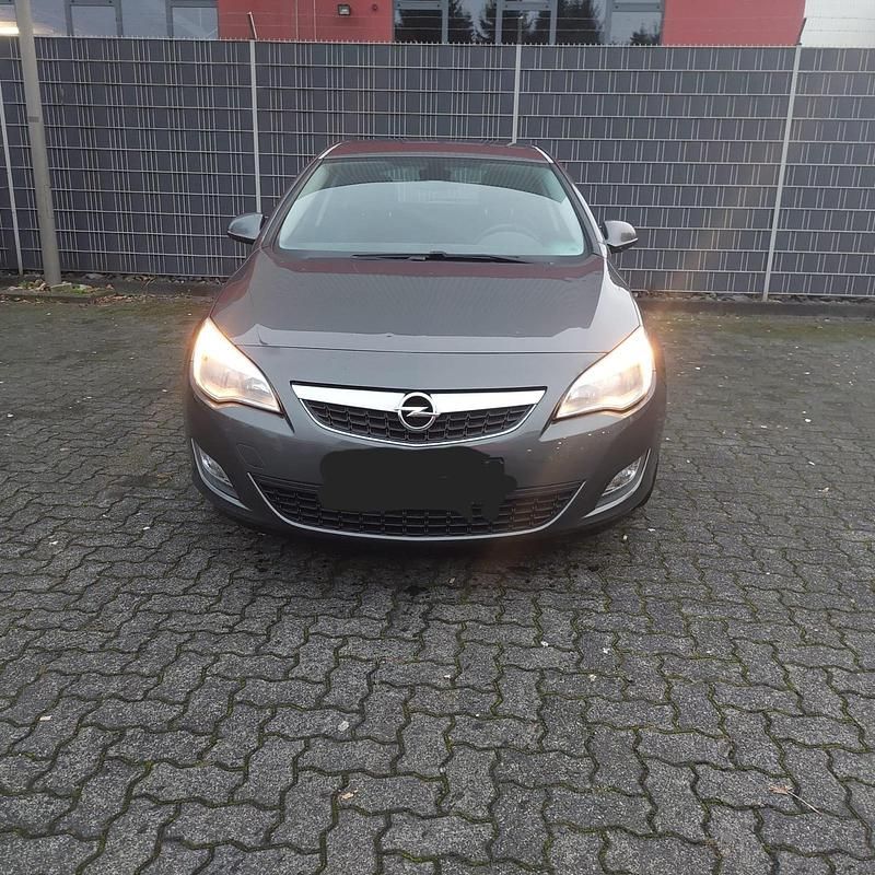 Grau Gebraucht 2010 Opel Astra Limousine | 2.000 € (Superpreis) - Bild 1/4