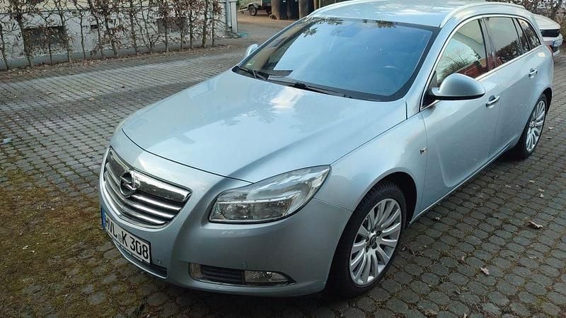 Gebraucht Opel Insignia Edition 131 PS (96 kW) 2013 Silber Kombi