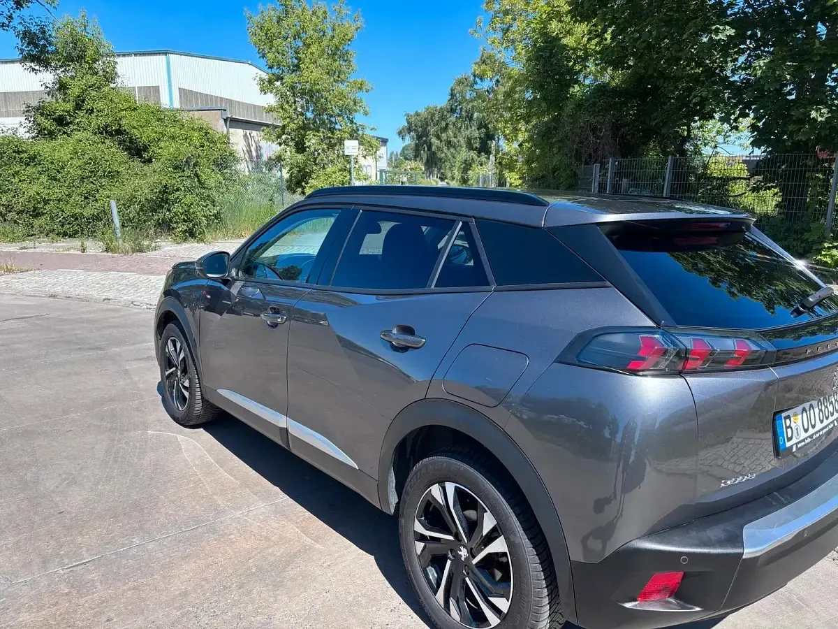 Gebraucht Peugeot 2008 Allure 131 PS (96 kW) 2022 Grau SUV