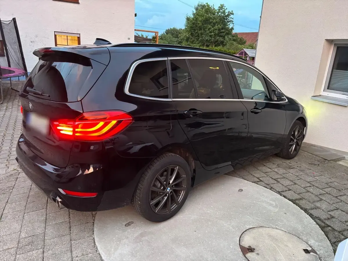 Gebraucht BMW 220 Gran Tourer Advantage 192 PS (141 kW) 2018 Schwarz Van / Kleinbus