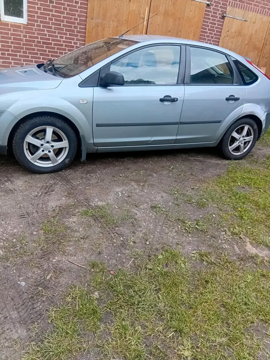 Gebraucht Ford Focus 110 PS (80 kW) 2005 Grau Kleinwagen