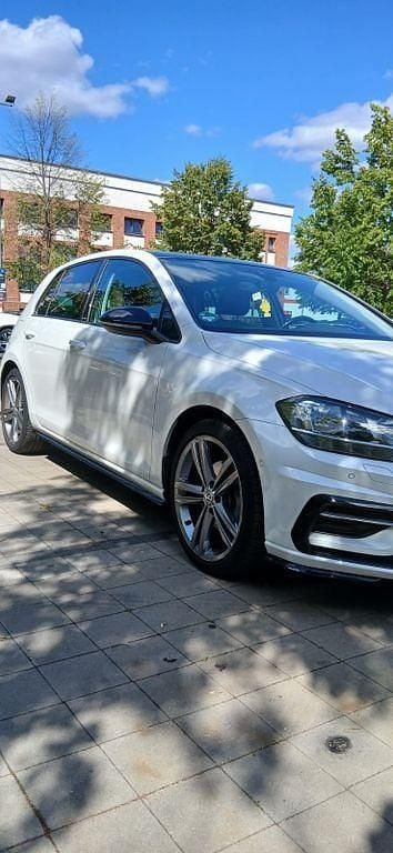 Weiß Gebraucht 2019 VW Golf VII R-line Limousine | 17.600 € (Guter Preis) - Bild 1/4