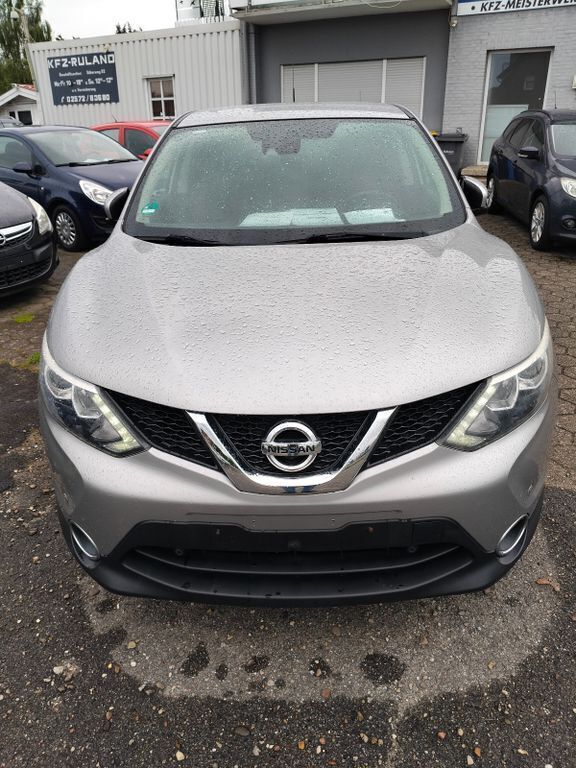 Silber Gebraucht 2016 Nissan Qashqai N-Connecta SUV | 12.800 € (Fairer Preis) - Bild 1/4