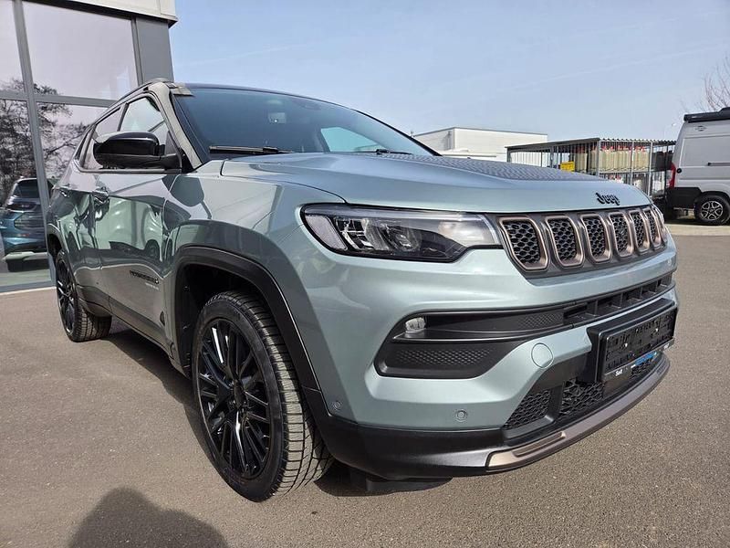 Gebraucht Jeep Compass 131 PS (96 kW) 2022 Zweifarblackierung azure bluegreen/dac SUV