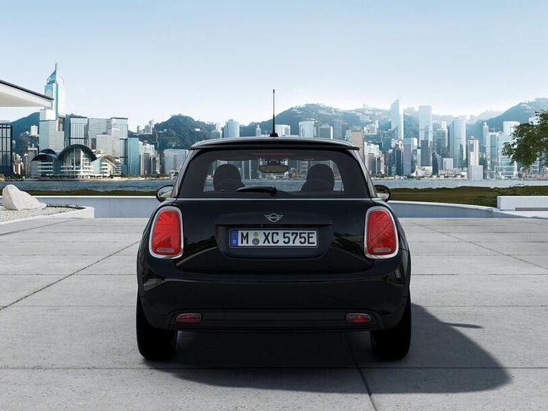 Gebraucht Mini Cooper SE 135 kW (184 PS) 2023 Midnight black ii (schwarz) Kleinwagen