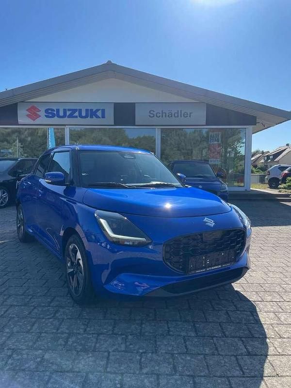 Super black pearl metallic Neu 2025 Suzuki Swift Comfort+ Kleinwagen | 20.900 € - Bild 1/4