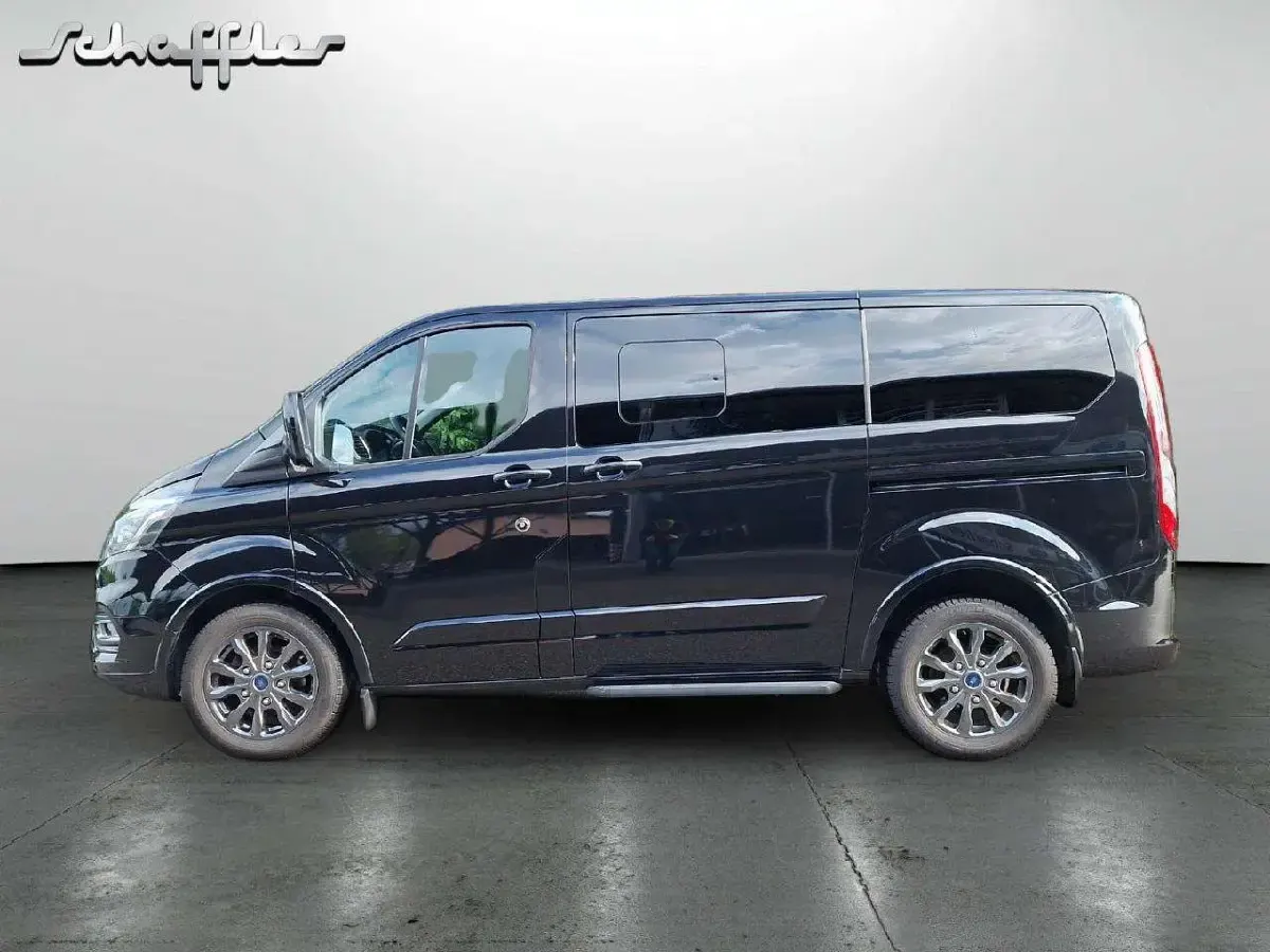 Gebraucht Ford Tourneo Custom Titanium X 185 PS (136 kW) 2022 Obsidianschwarz metallic Van