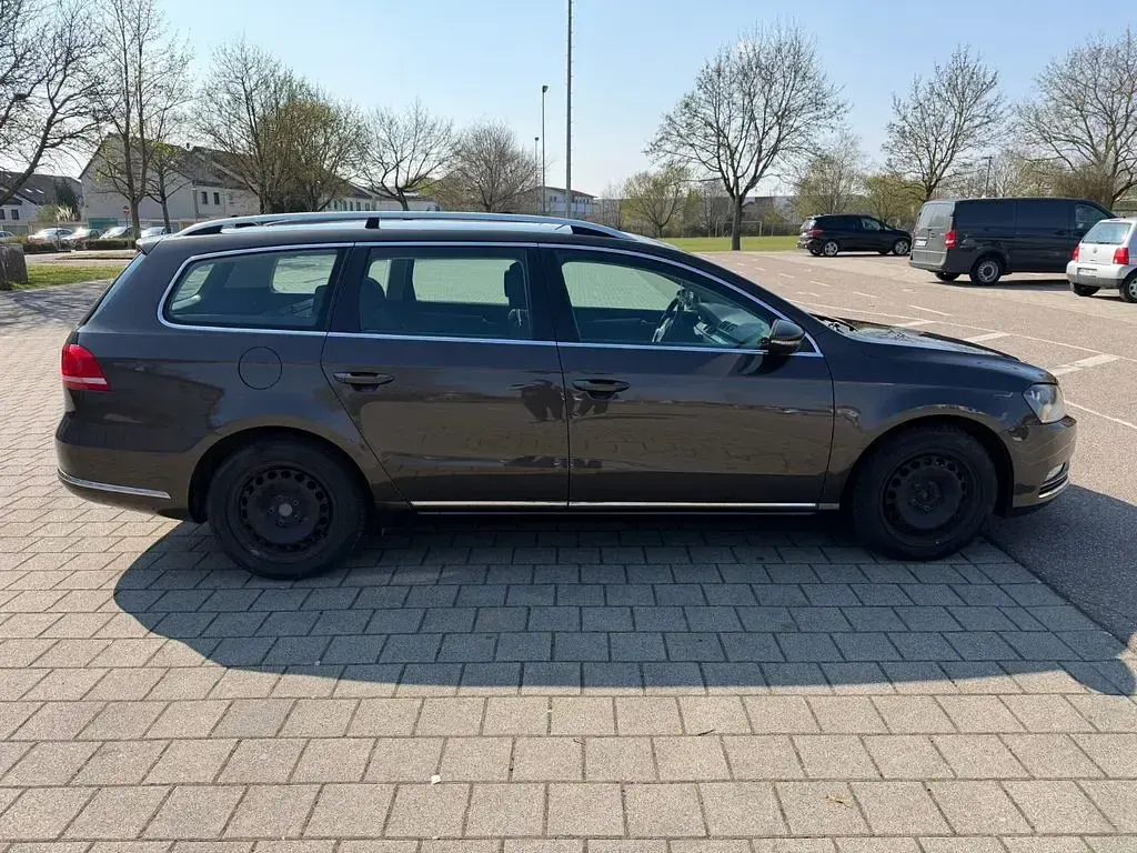 Gebraucht VW Passat 140 PS (102 kW) 2012 Braun Kombi