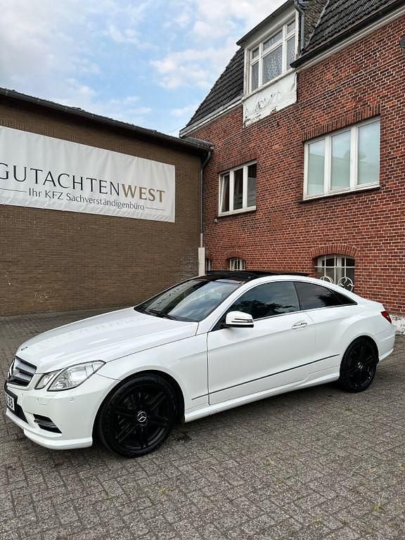 Gebraucht Mercedes E350 AMG 265 PS (194 kW) 2012 Weiß Coupé