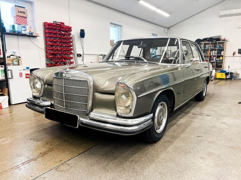 Gebraucht Mercedes 250 150 PS (110 kW) 1966 Grün Limousine