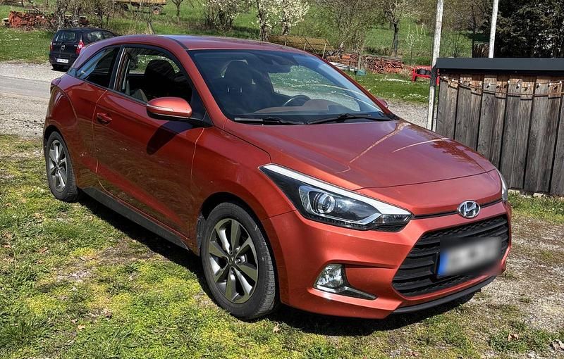 Gebraucht Hyundai i20 Style 101 PS (74 kW) 2016 Orange Coupé