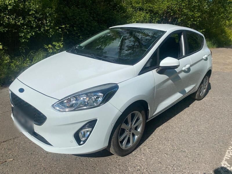 Weiß Gebraucht 2018 Ford Fiesta Kleinwagen | 8.950 € (Superpreis) - Bild 1/4