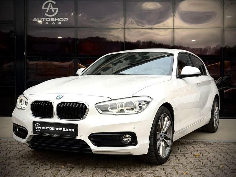 Weiß Gebraucht 2018 BMW 118 Sport Line Kleinwagen | 13.990 € (Guter Preis) - Bild 1/4