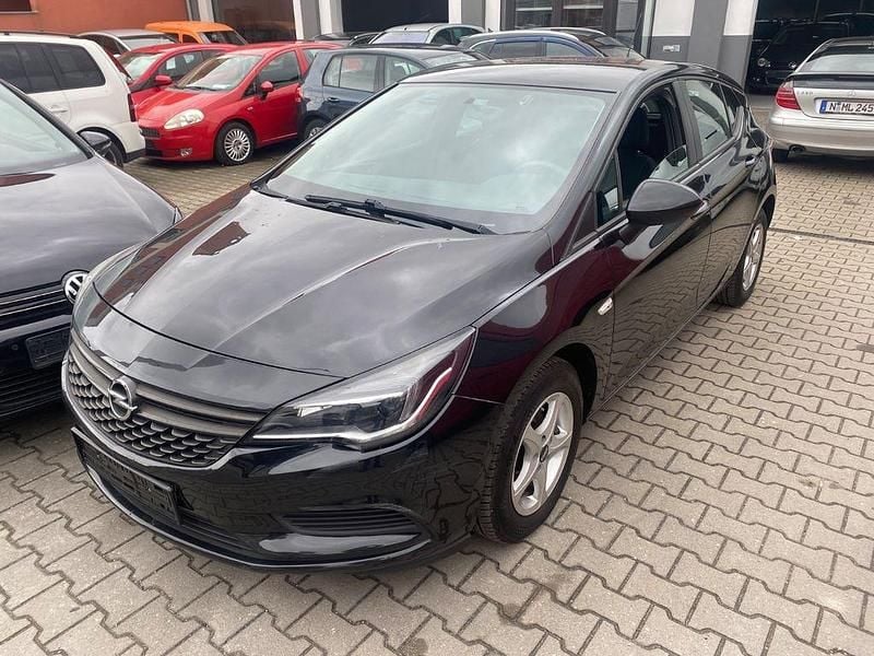Gebraucht Opel Astra Selection 105 PS (77 kW) 2016 Schwarz Limousine