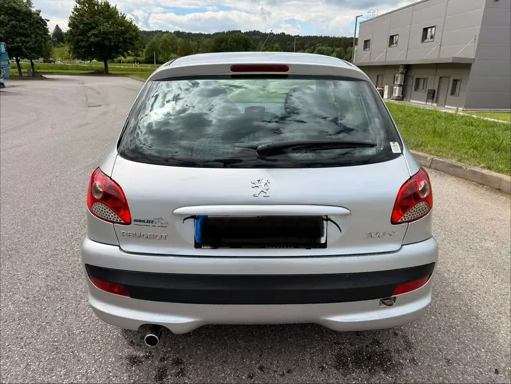 Gebraucht Peugeot 206+ Basis 68 PS (50 kW) 2011 Grau Kleinwagen