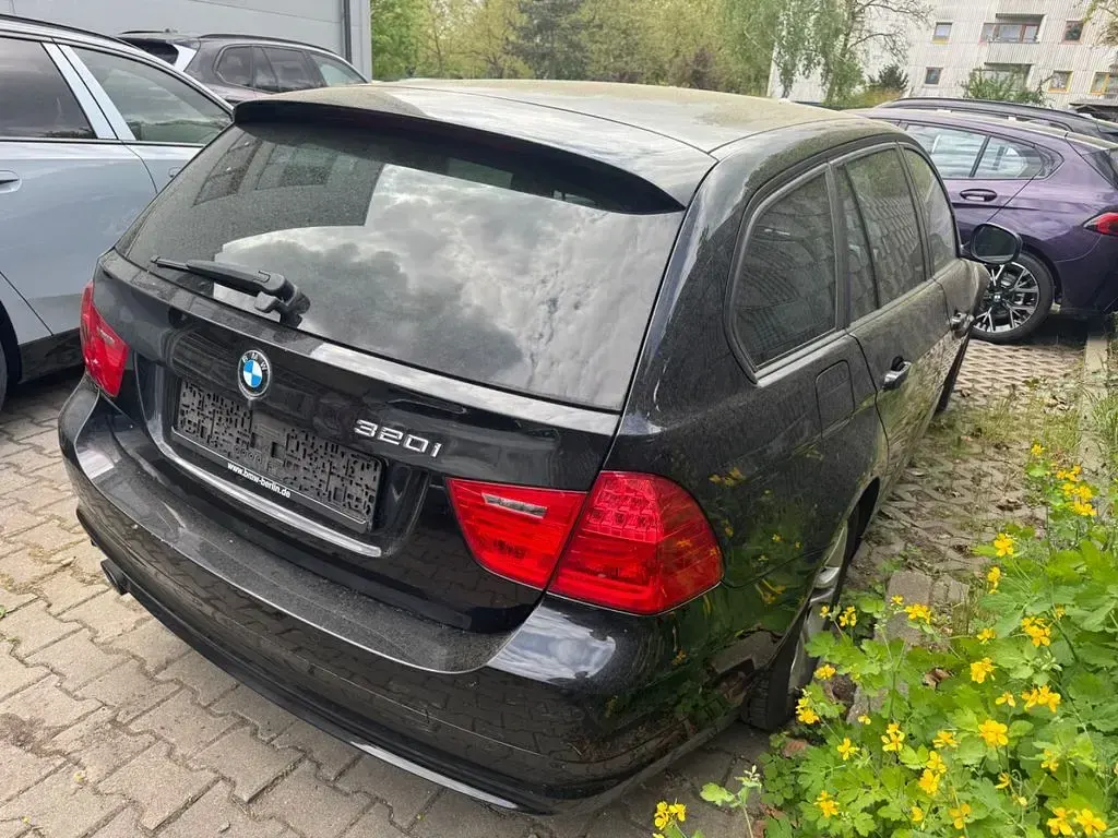 Usata BMW 320 Lifestyle 170 CV (125 kW) 2011 Nero Station wagon