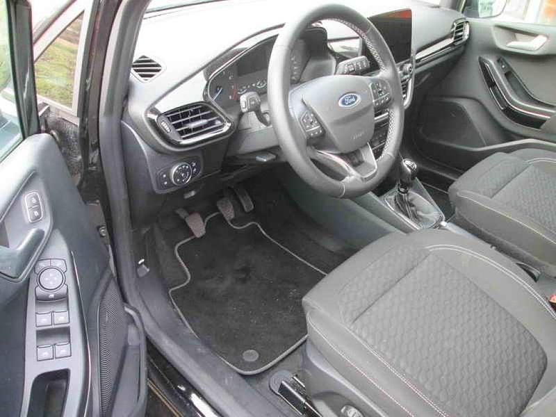 Gebraucht Ford Fiesta Titanium 125 PS (91 kW) 2022 Agate black metallic (metallic) Kleinwagen