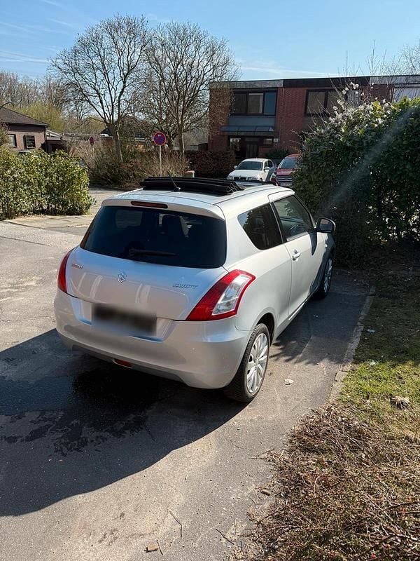 Gebraucht Suzuki Swift 75 PS (55 kW) 2013 Silber Kleinwagen