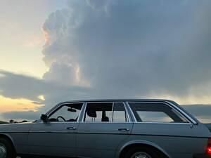 Blau Gebraucht 1980 Mercedes 230 Kombi | 23.900 € - Bild 1/4