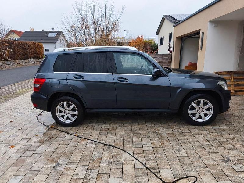 Grau Gebraucht 2010 Mercedes GLK350 SUV | 10.690 € (Fairer Preis) - Bild 1/1