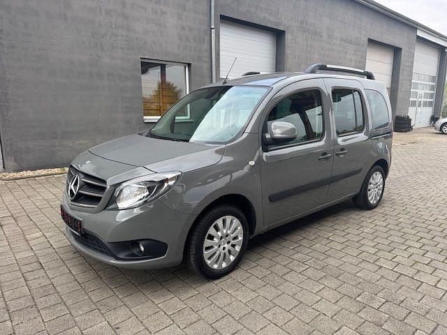 Grau Gebraucht 2017 Mercedes Citan 111 Kombi | 8.290 € (Fairer Preis) - Bild 1/4