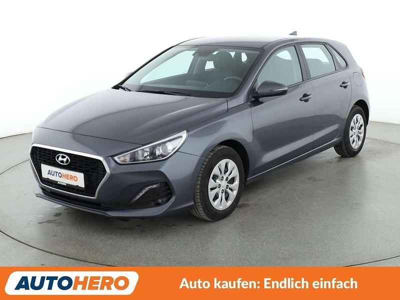 Gray Gebraucht 2020 Hyundai i30 Pure Limousine | 14.770 € (Fairer Preis) - Bild 1/3