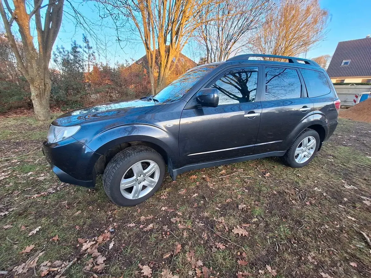 Second-hand Subaru Forester 150 CP (110 kW) 2011 Negru SUV