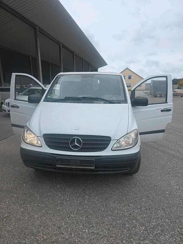 Weiß Gebraucht 2010 Mercedes Vito Van / Kleinbus | 3.600 € - Bild 1/4