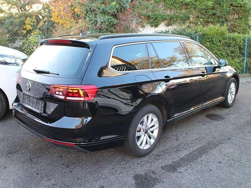 Gebraucht VW Passat Business 150 PS (110 kW) 2022 Deep black perleffekt Kombi