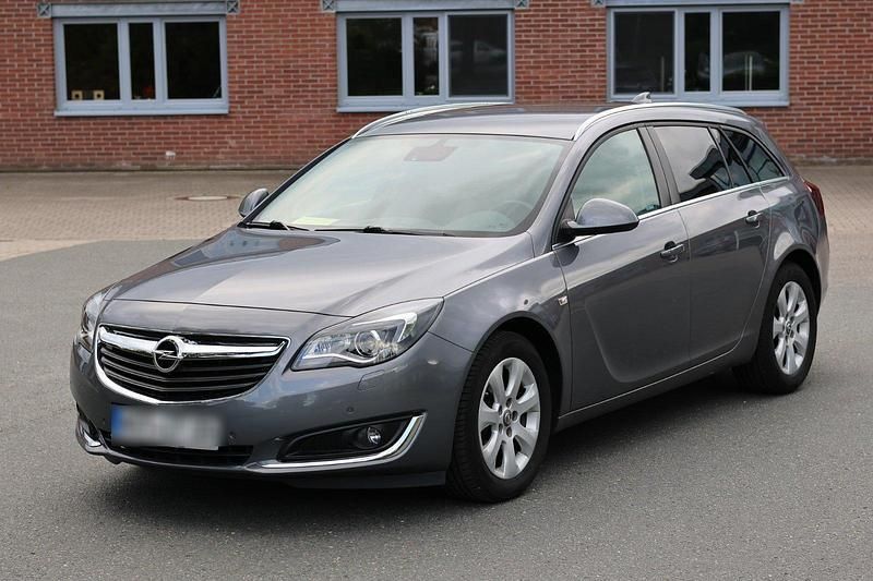 Grau Gebraucht 2017 Opel Insignia Kombi | 12.480 € (Guter Preis) - Bild 1/4