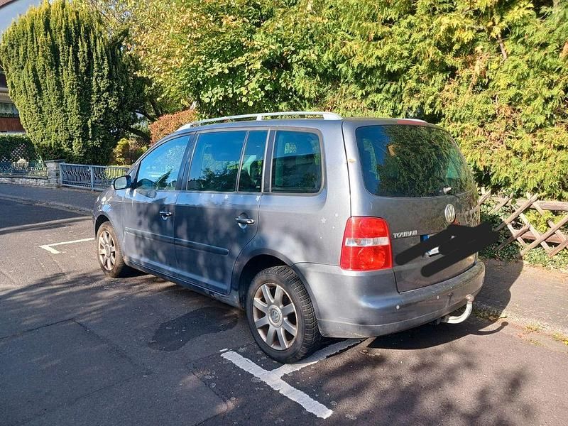 Grau Gebraucht 2004 VW Touran Trendline Van / Kleinbus | 999 € (Guter Preis) - Bild 1/4