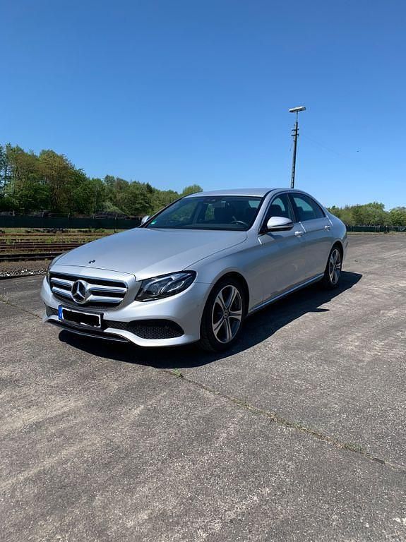 Gebraucht Mercedes E220 Avantgarde 194 PS (142 kW) 2017 Silber Limousine