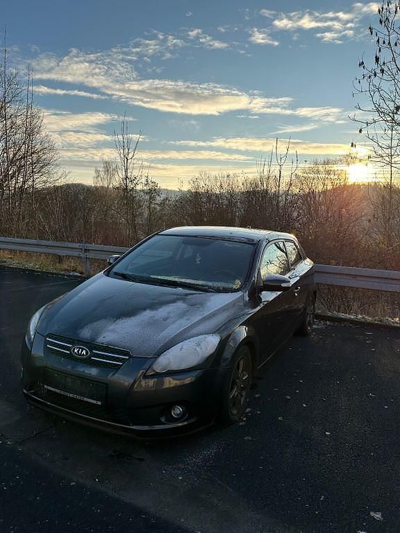 Grau Gebraucht 2010 Kia ProCeed Coupé | 3.490 € (Superpreis) - Bild 1/4