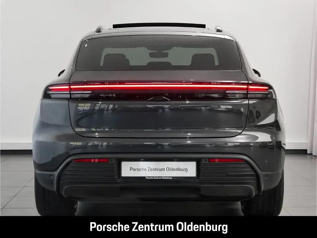 Gebraucht Porsche Macan Electric 264 kW (360 PS) 2024 Silber SUV