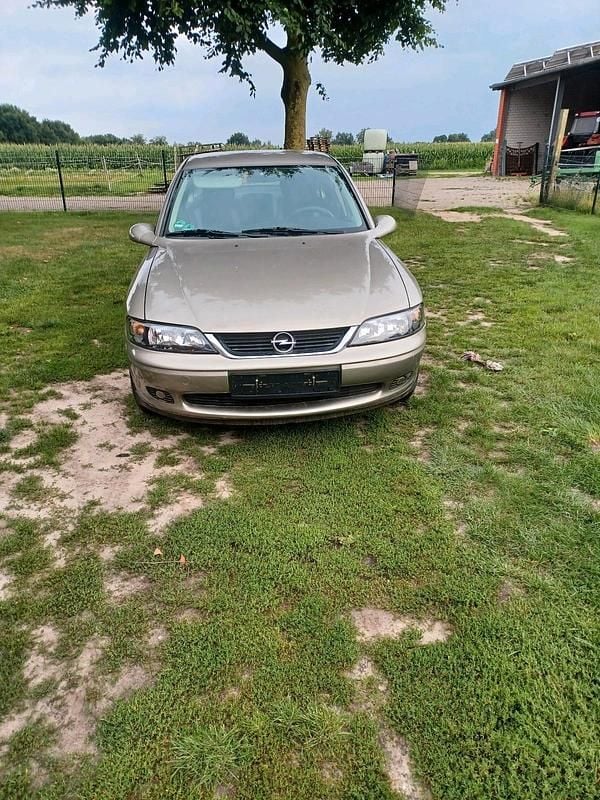 Gold Gebraucht 1999 Opel Vectra Limousine | 1.200 € (Guter Preis) - Bild 1/4