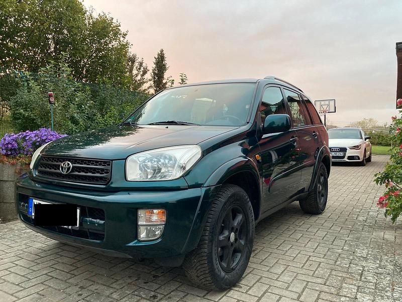 Grün Gebraucht 2003 Toyota RAV4 SUV | 4.300 € (Fairer Preis) - Bild 1/4