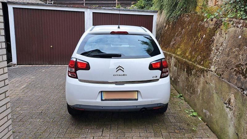 Weiß Gebraucht 2014 Citroën C3 PureTech Kleinwagen | 3.999 € (Guter Preis) - Bild 1/4