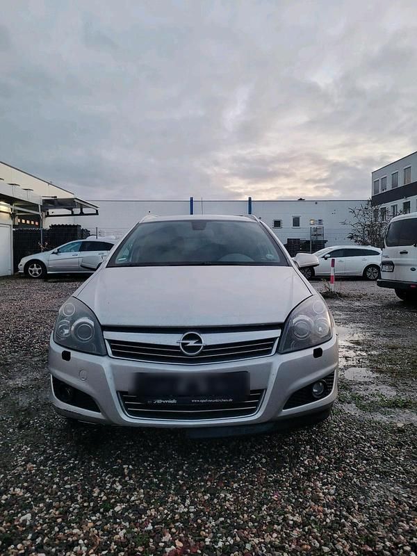 Silber Gebraucht 2009 Opel Astra Kombi | 1.500 € (Guter Preis) - Bild 1/4